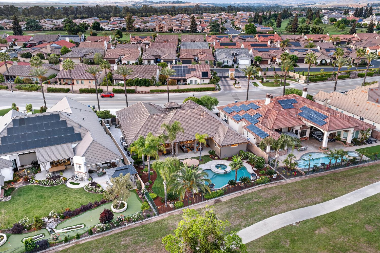 1783 E Clubhouse Dr, Fresno, CA 93730