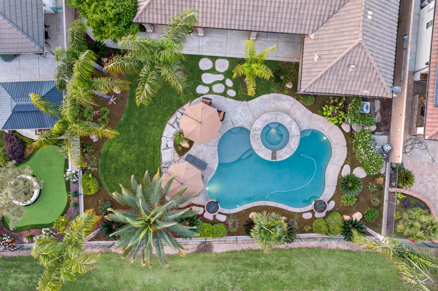 1783 E Clubhouse Dr, Fresno, CA 93730