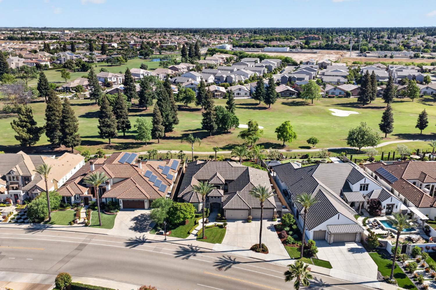 1783 E Clubhouse Dr, Fresno, CA 93730