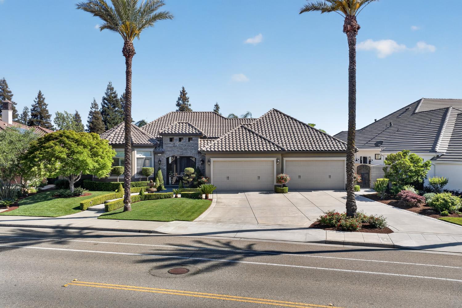 1783 E Clubhouse Dr, Fresno, CA 93730