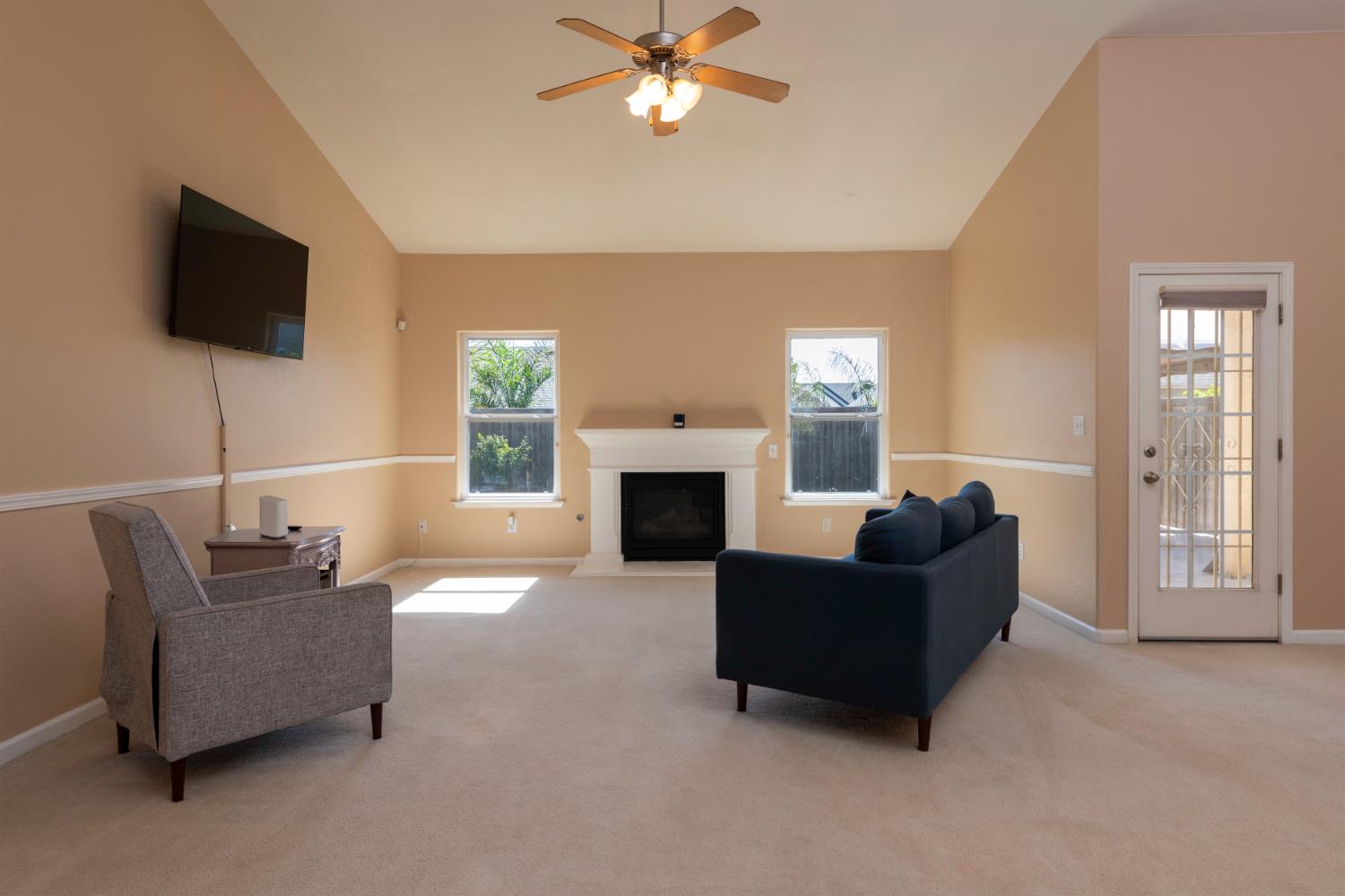 6525 E Raco Ave, Fresno, CA 93727