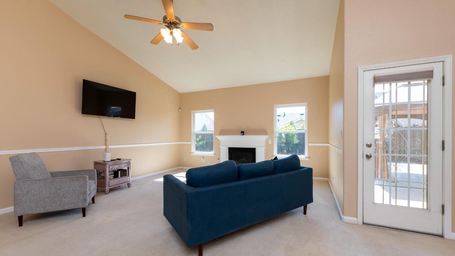 6525 E Raco Ave, Fresno, CA 93727