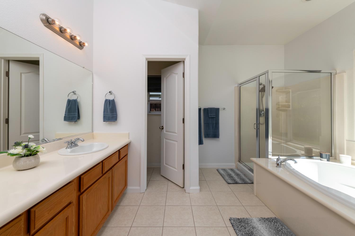 6525 E Raco Ave, Fresno, CA 93727