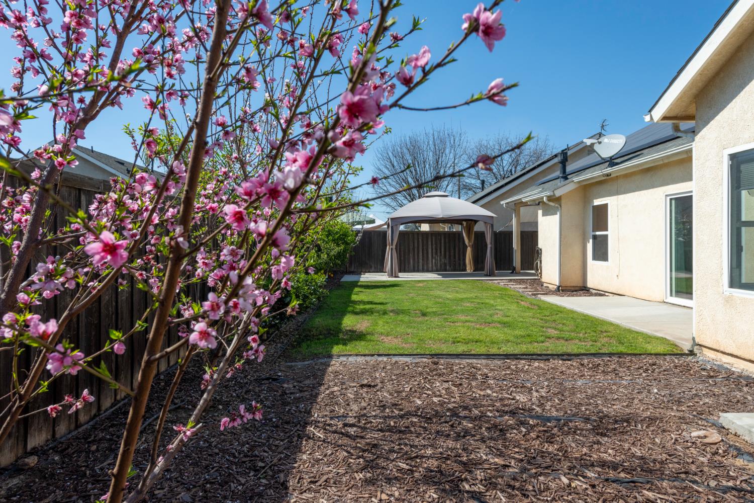 6525 E Raco Ave, Fresno, CA 93727