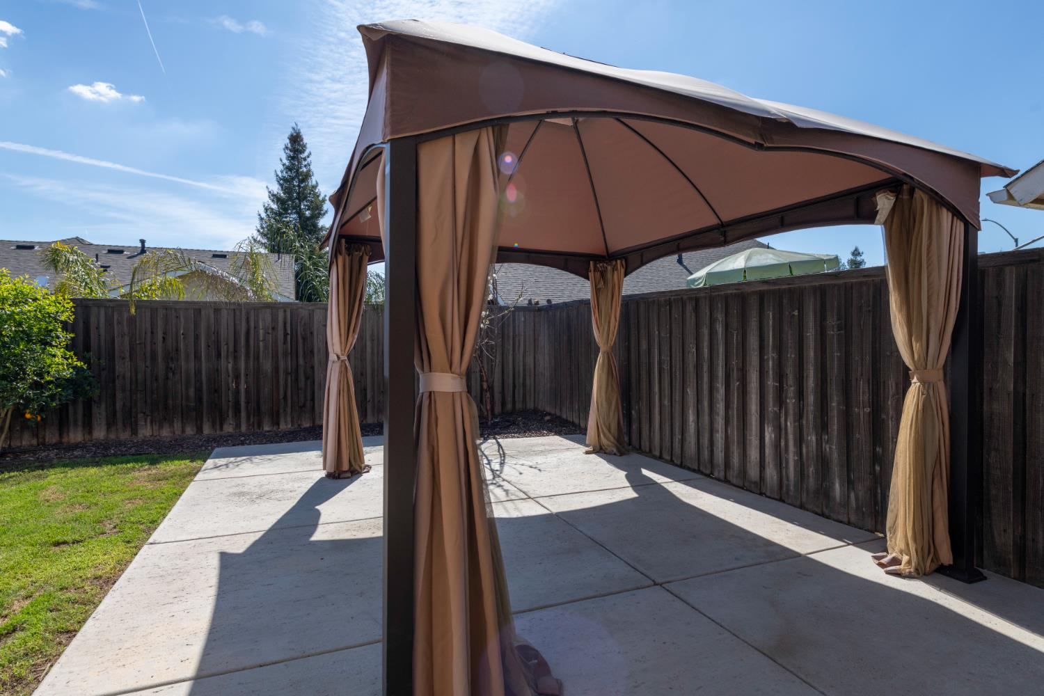 6525 E Raco Ave, Fresno, CA 93727