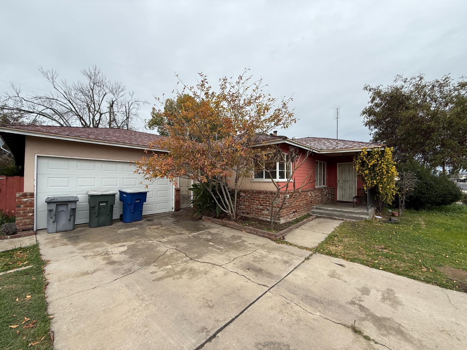 3413 N Millbrook Ave, Fresno, CA 93726