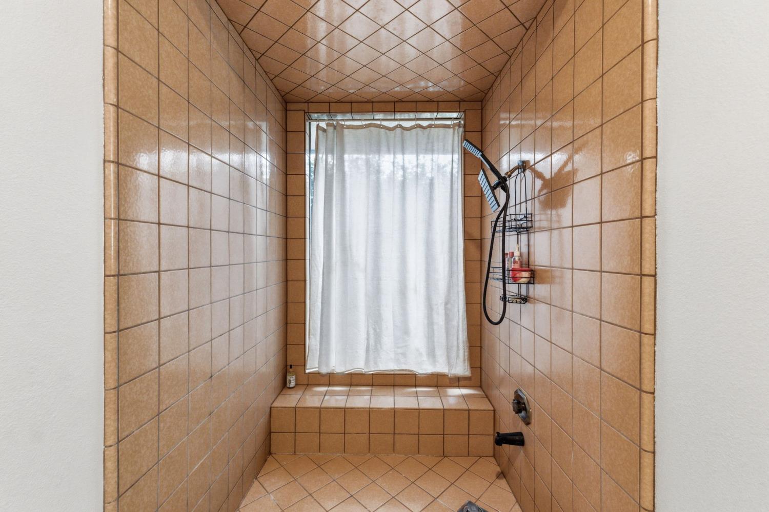 6479 N Blosser Ave, Fresno, CA 93711