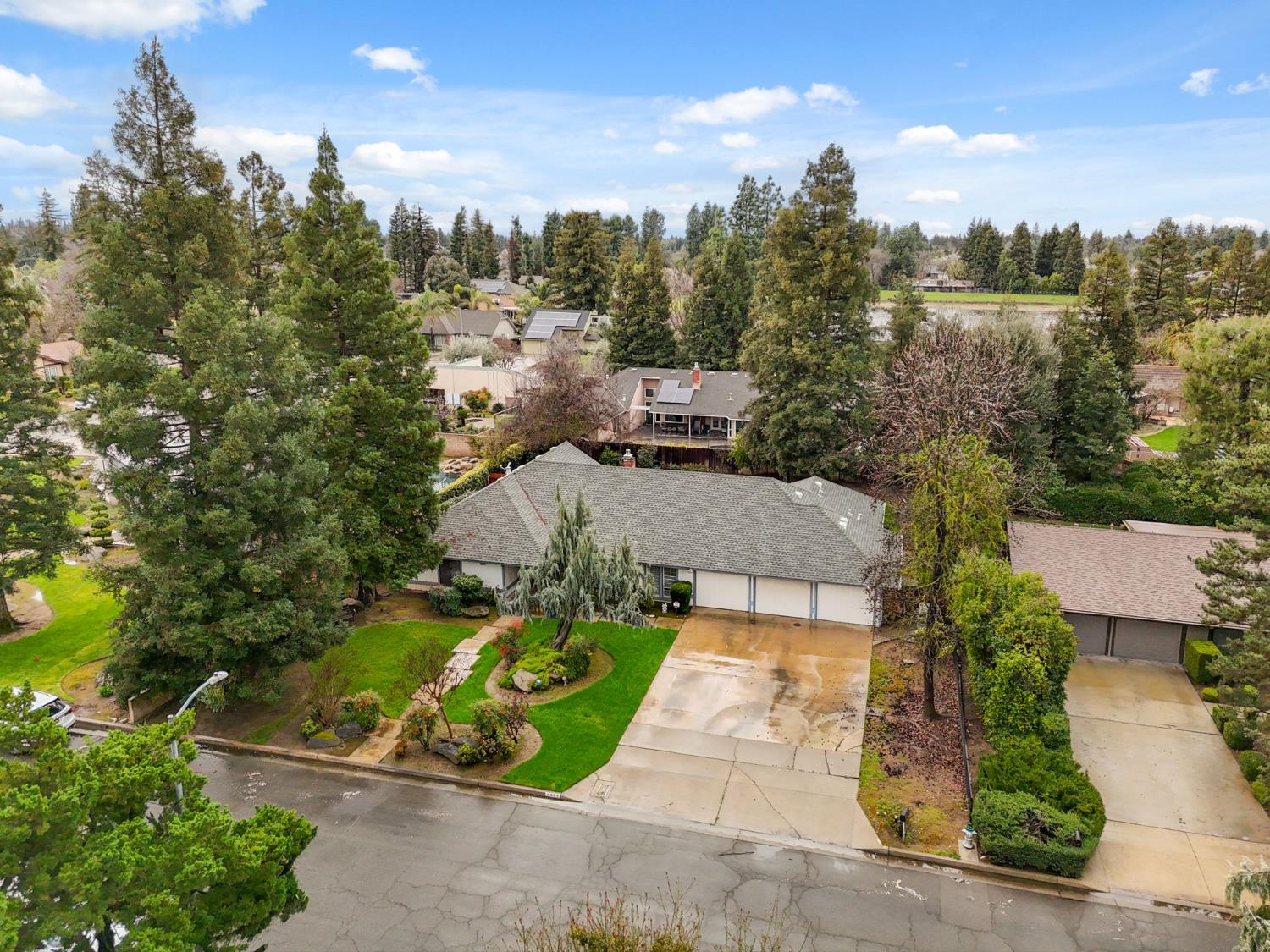 6479 N Blosser Ave, Fresno, CA 93711