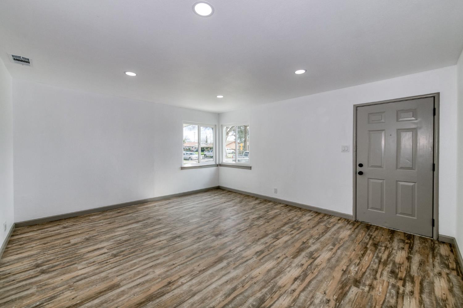 937 E Calwa Ave, Fresno, CA 93706