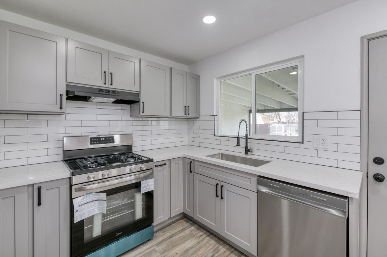 937 E Calwa Ave, Fresno, CA 93706