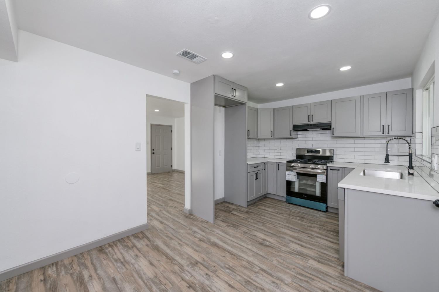 937 E Calwa Ave, Fresno, CA 93706