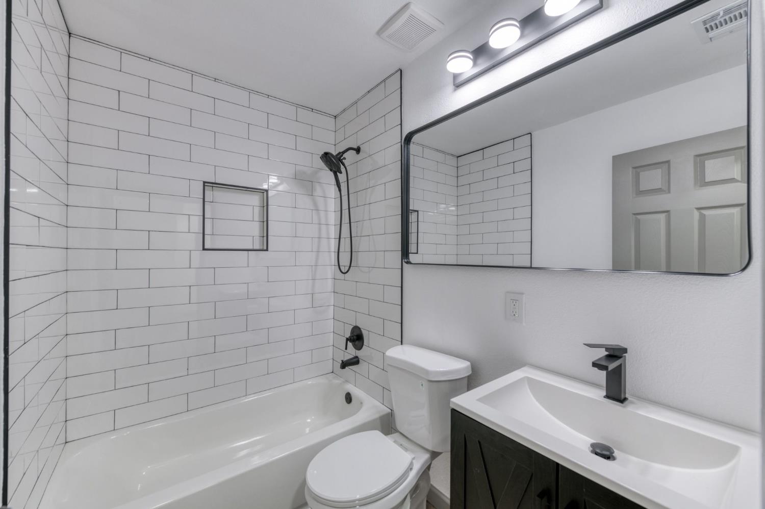 937 E Calwa Ave, Fresno, CA 93706