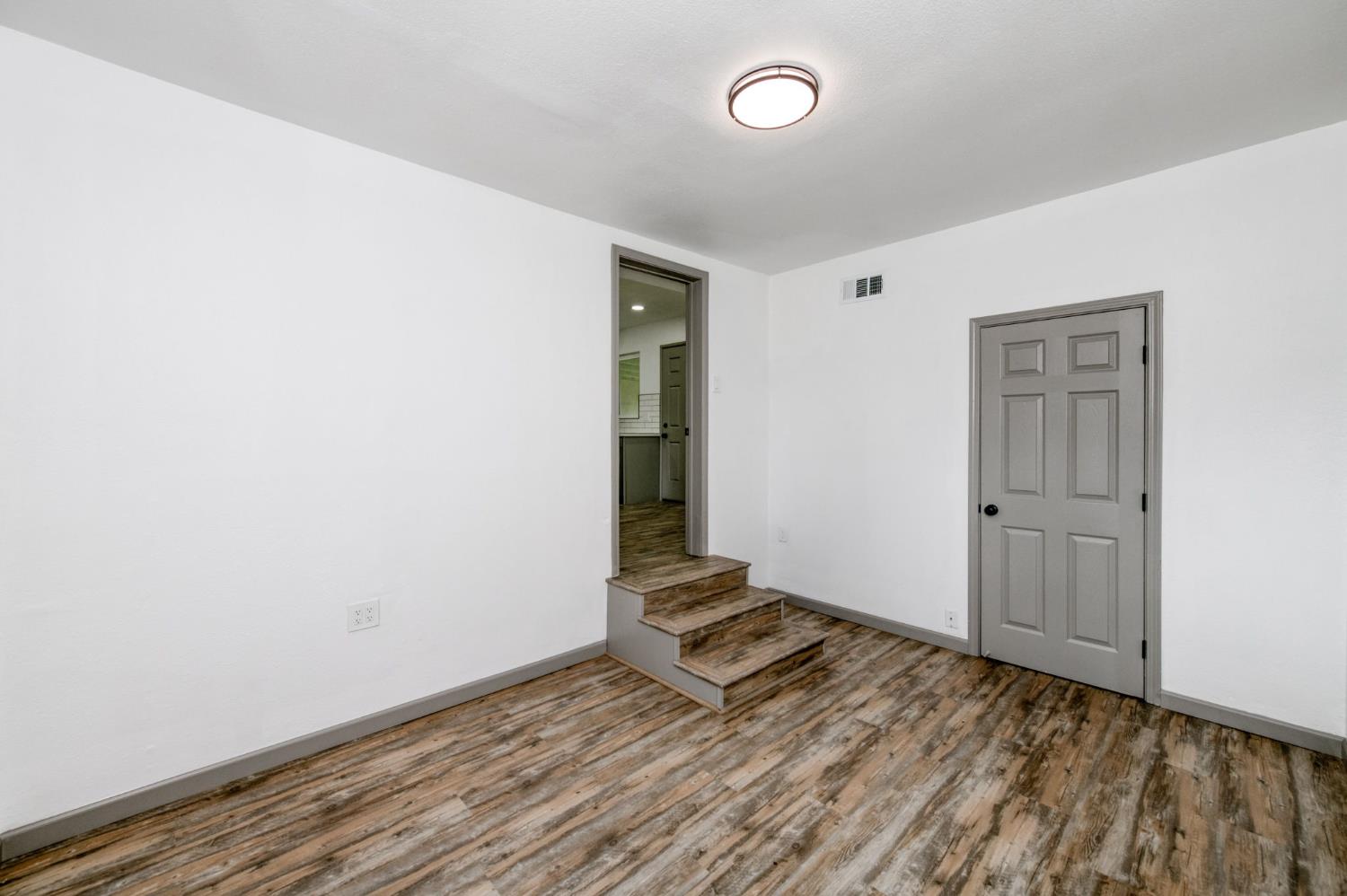 937 E Calwa Ave, Fresno, CA 93706