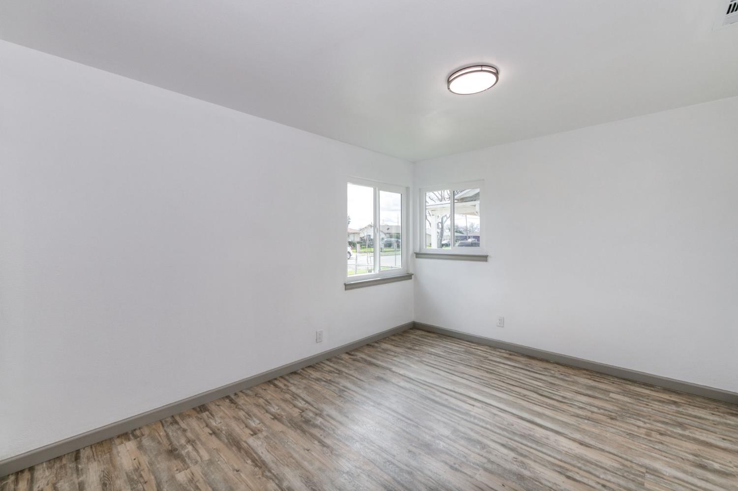 937 E Calwa Ave, Fresno, CA 93706