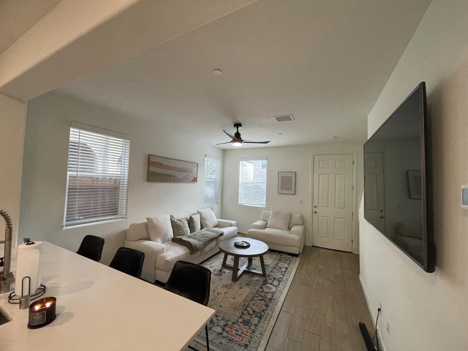 6302 E Moscato Dr, Fresno, CA 93727