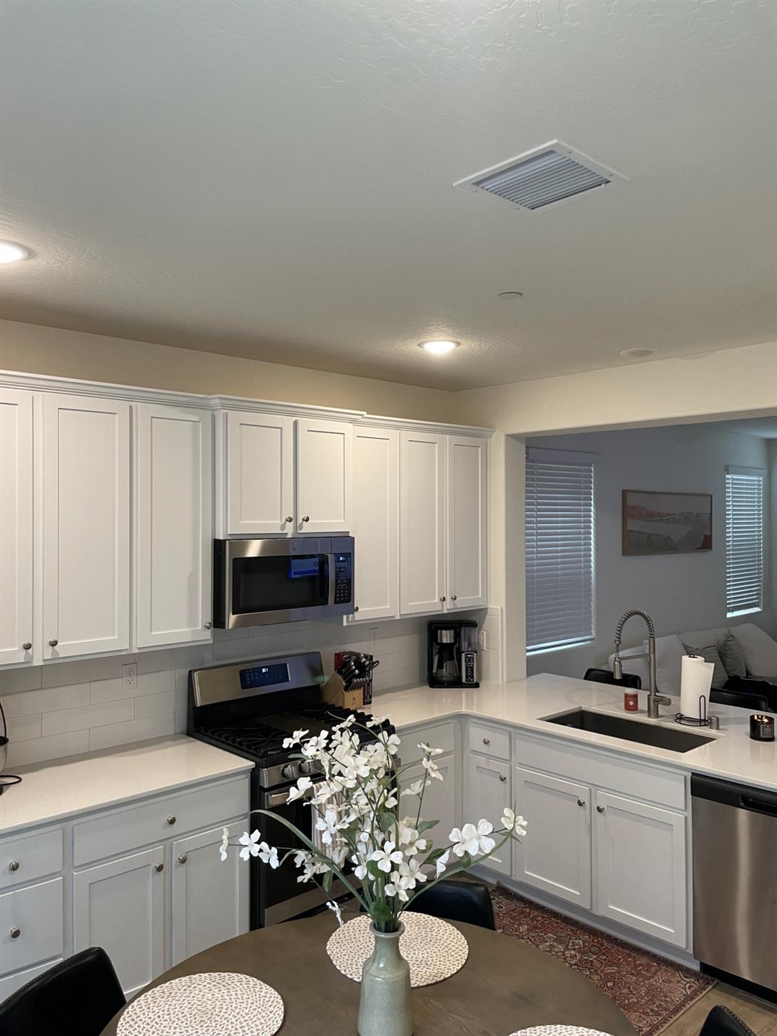 6302 E Moscato Dr, Fresno, CA 93727