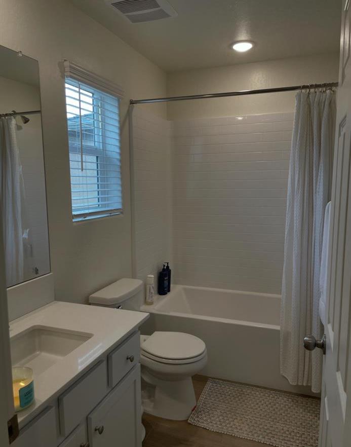 6302 E Moscato Dr, Fresno, CA 93727