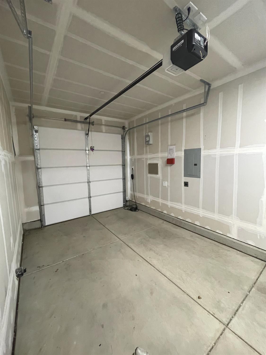 6302 E Moscato Dr, Fresno, CA 93727