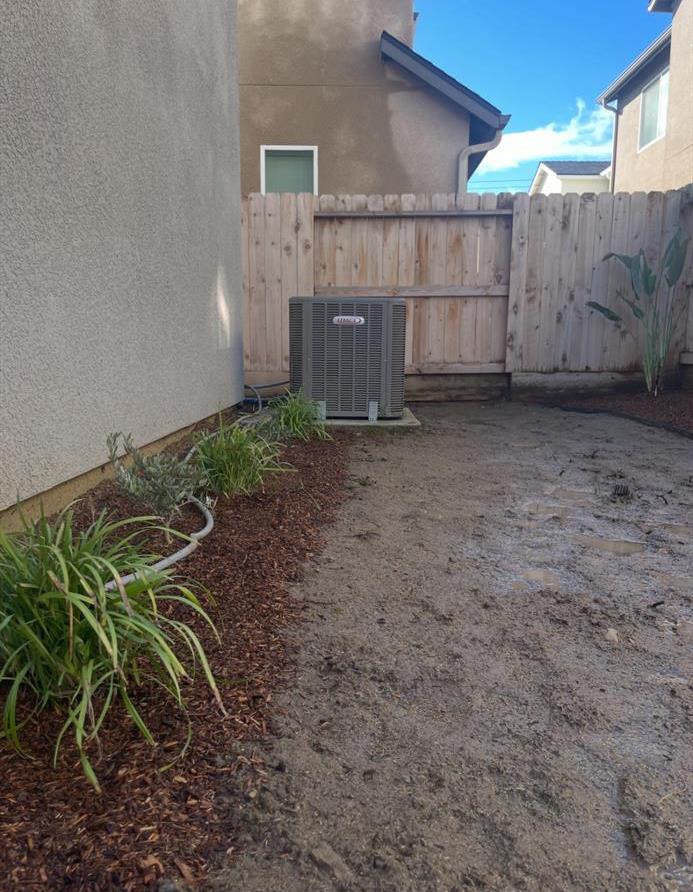 6302 E Moscato Dr, Fresno, CA 93727