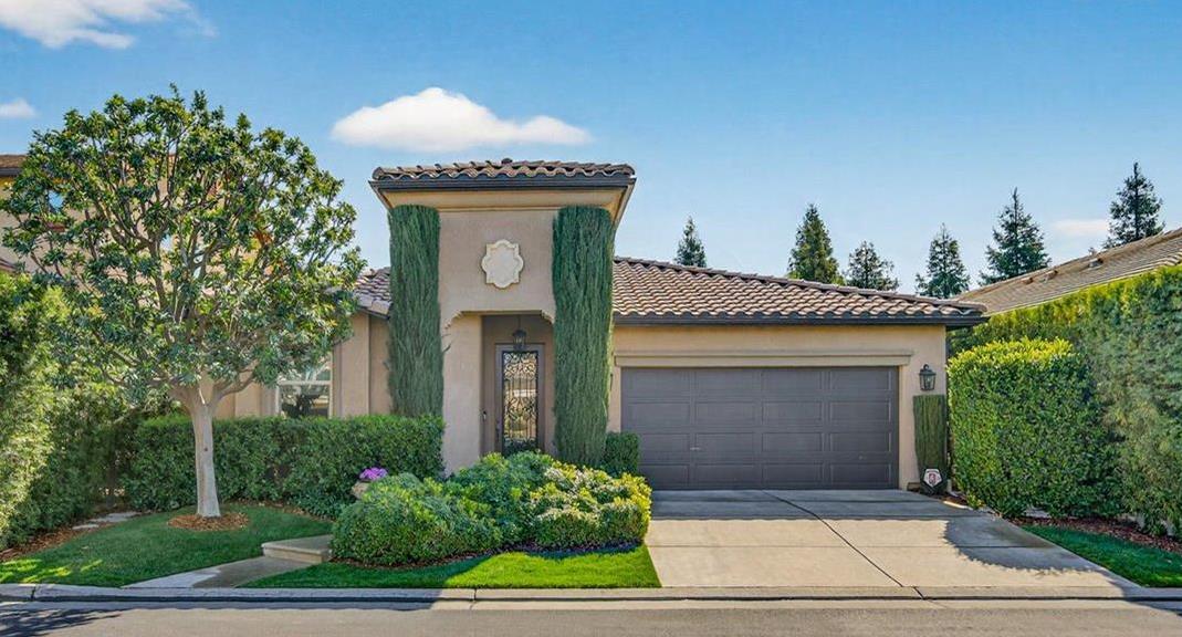 11370 N Via Napoli Dr, Fresno, CA 93730
