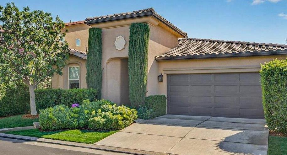 11370 N Via Napoli Dr, Fresno, CA 93730