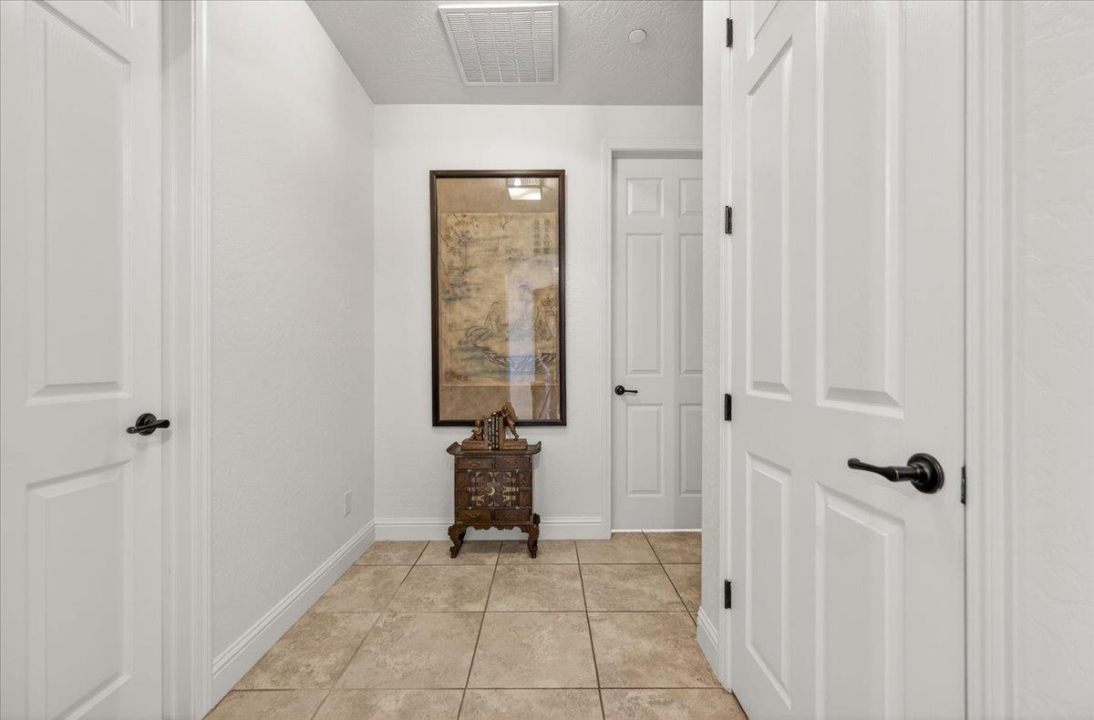 11370 N Via Napoli Dr, Fresno, CA 93730