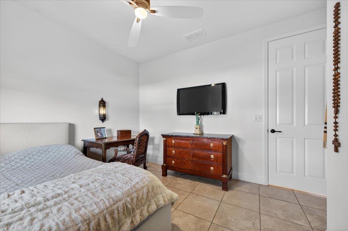 11370 N Via Napoli Dr, Fresno, CA 93730