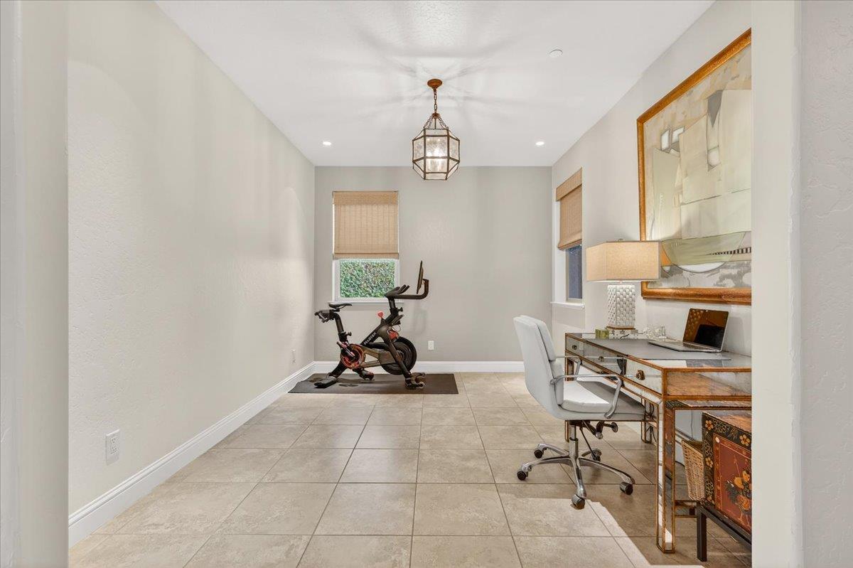 11370 N Via Napoli Dr, Fresno, CA 93730