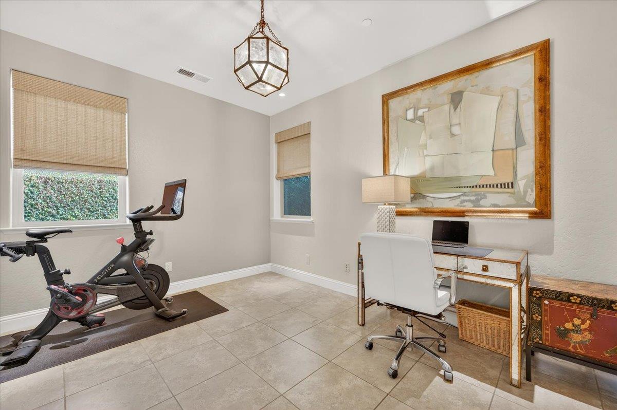 11370 N Via Napoli Dr, Fresno, CA 93730