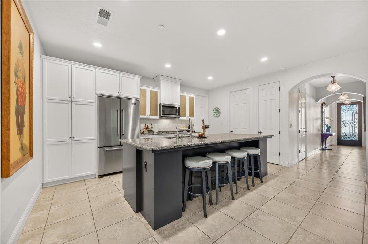 11370 N Via Napoli Dr, Fresno, CA 93730