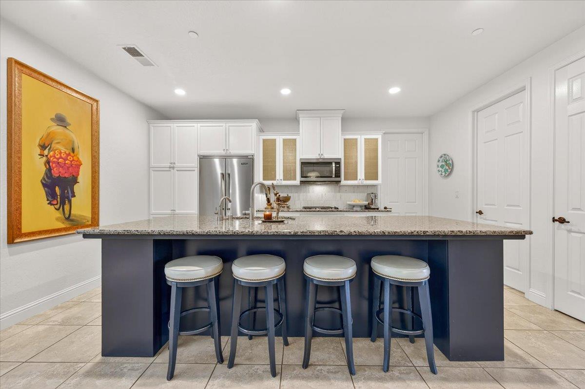 11370 N Via Napoli Dr, Fresno, CA 93730