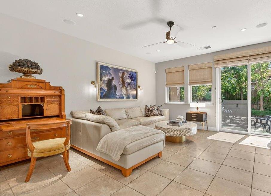 11370 N Via Napoli Dr, Fresno, CA 93730