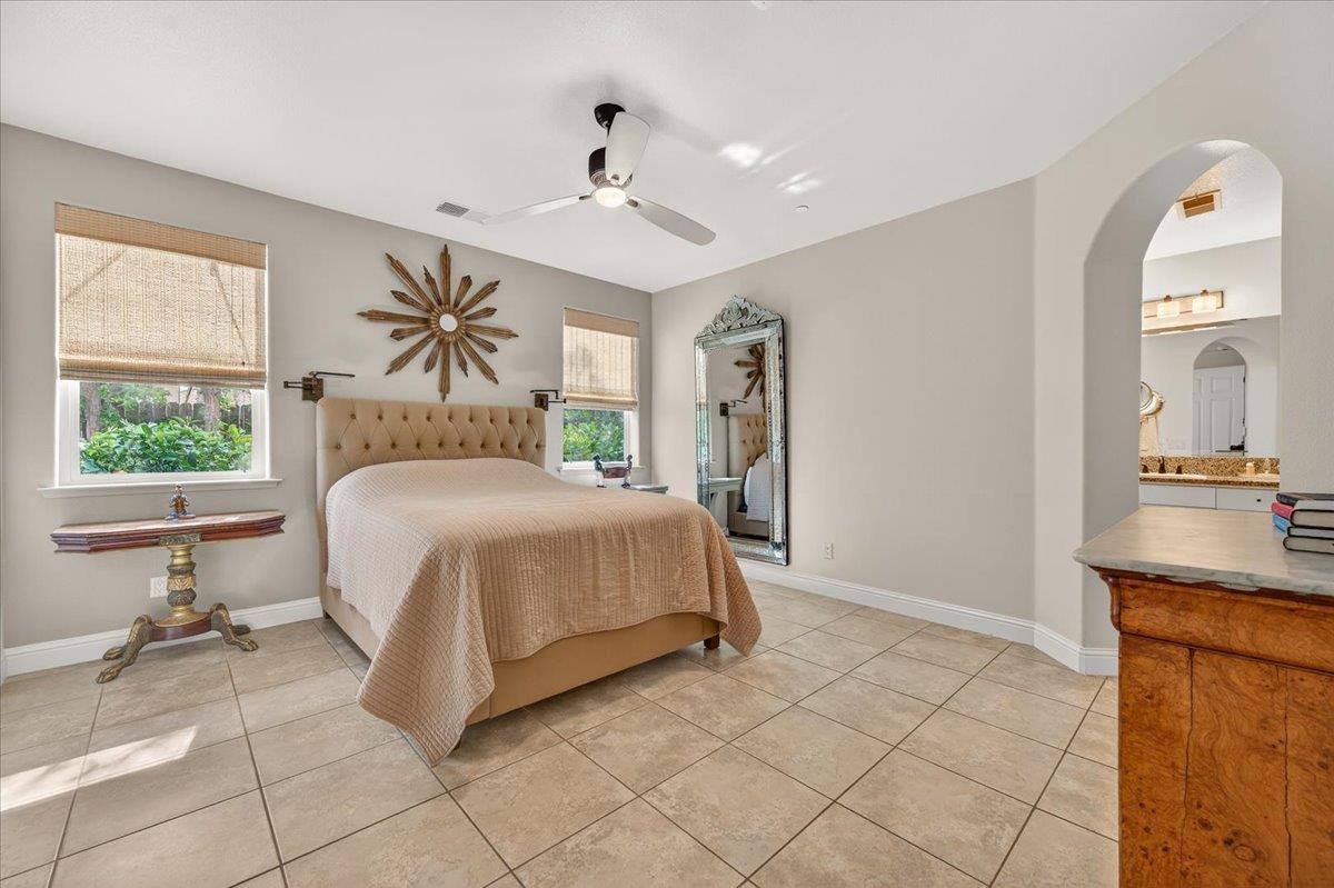 11370 N Via Napoli Dr, Fresno, CA 93730