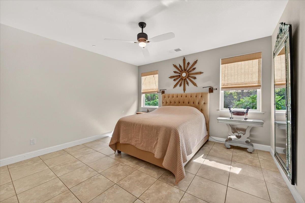 11370 N Via Napoli Dr, Fresno, CA 93730