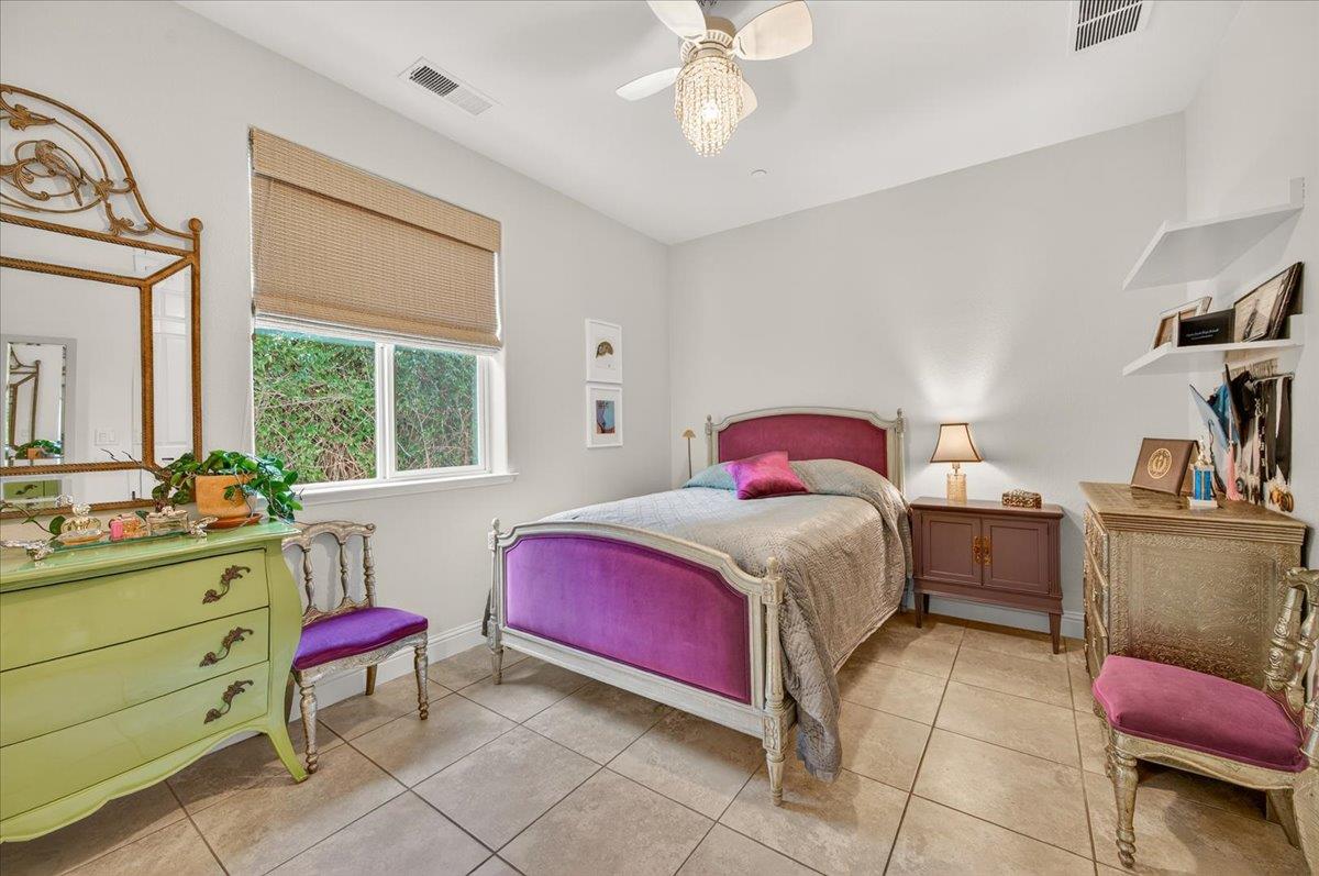 11370 N Via Napoli Dr, Fresno, CA 93730