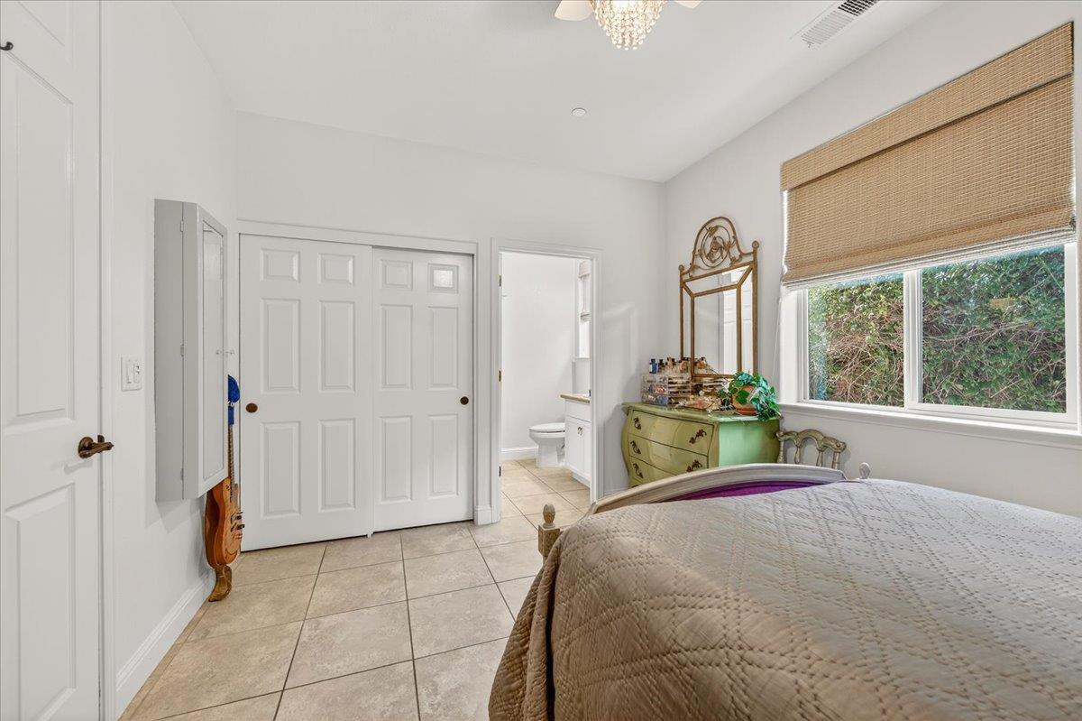 11370 N Via Napoli Dr, Fresno, CA 93730