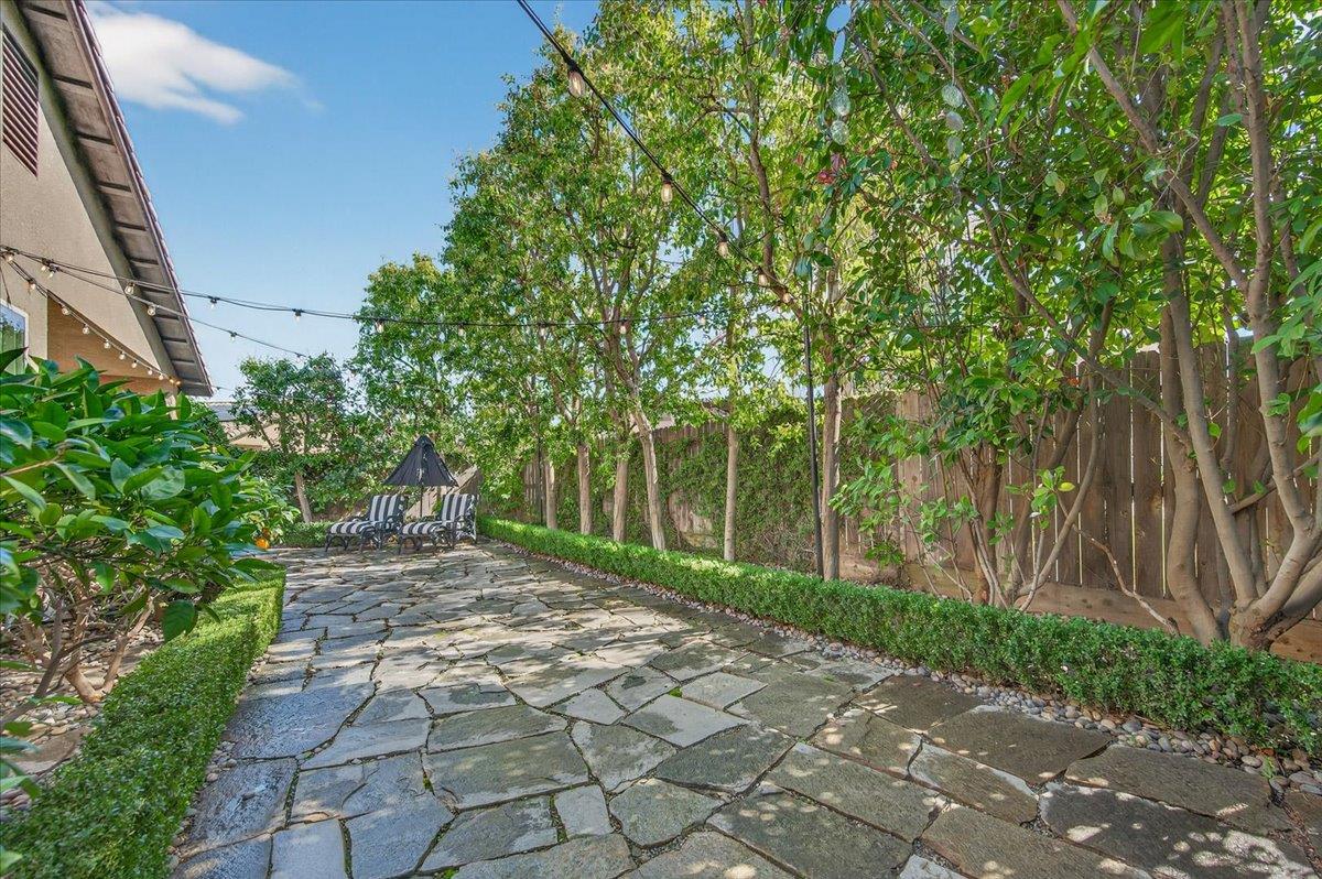 11370 N Via Napoli Dr, Fresno, CA 93730