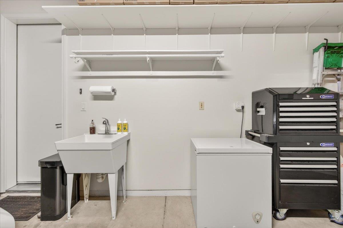 11370 N Via Napoli Dr, Fresno, CA 93730