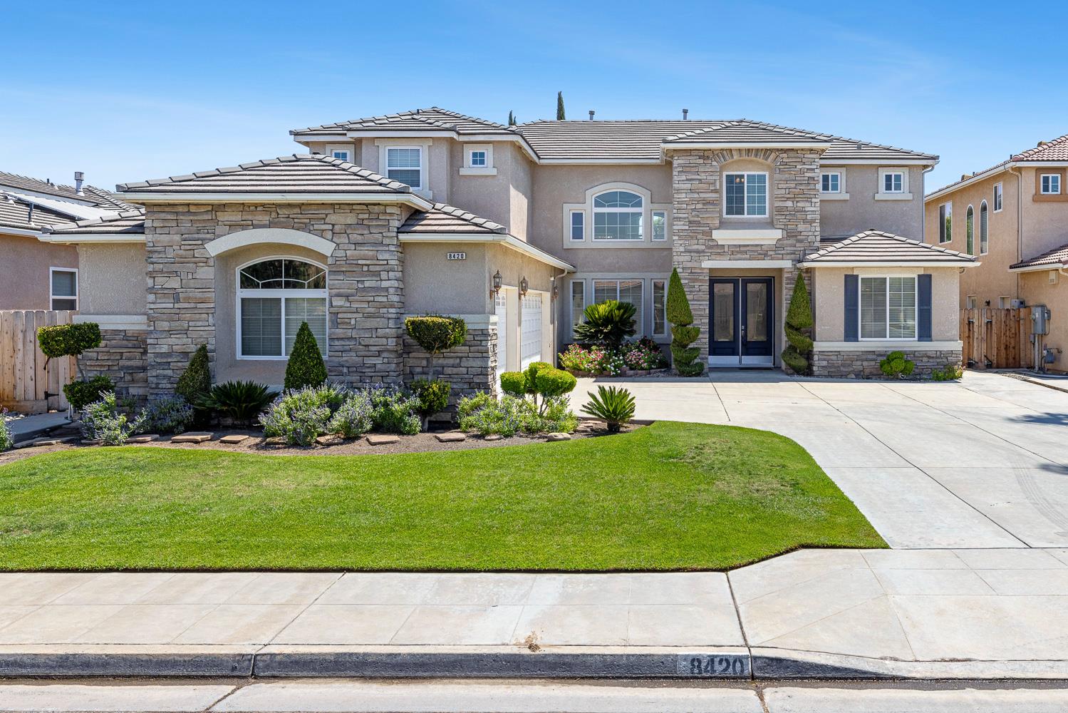 8420 N Ann Ave, Fresno, CA 93720