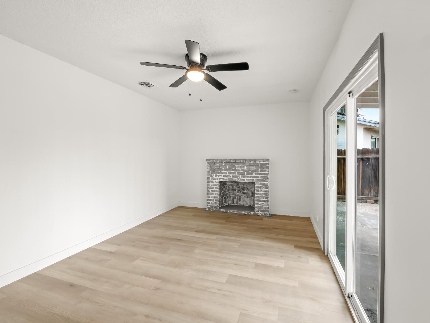 2855 Adler Ave, Clovis, CA 93612