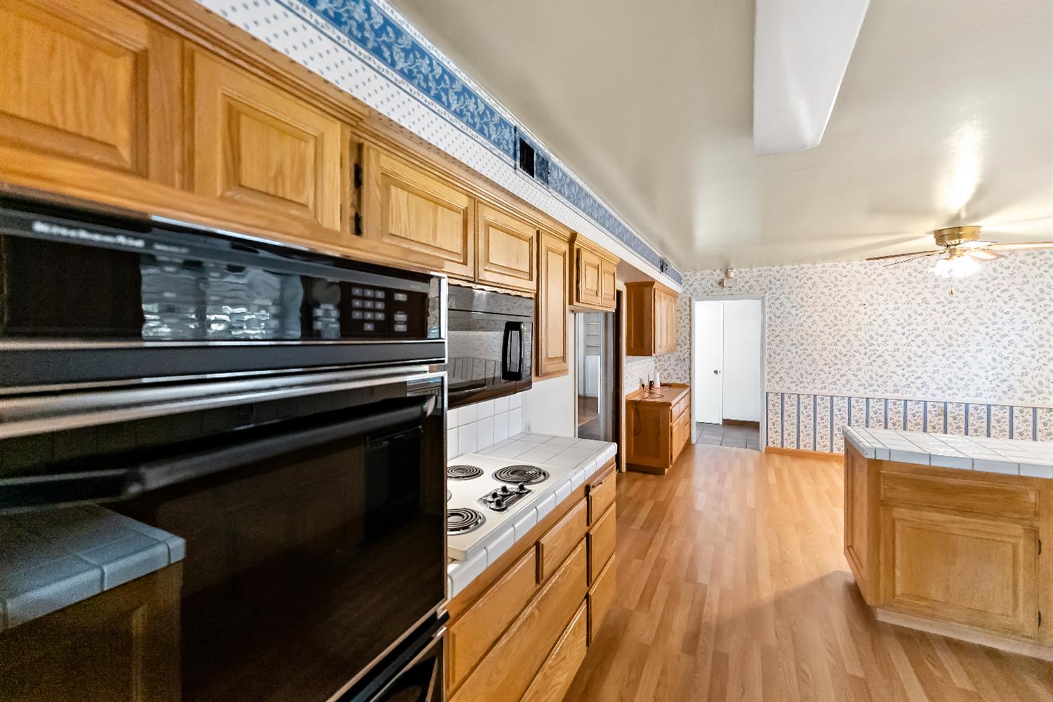 1630 W Robinwood Ln, Fresno, CA 93711