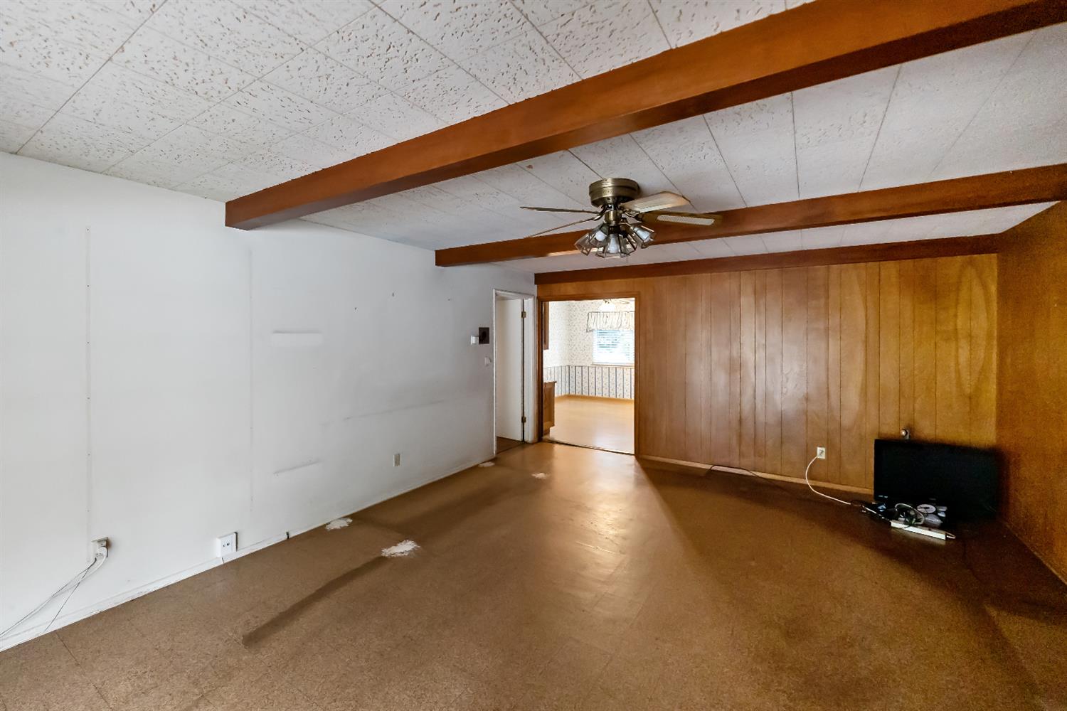 1630 W Robinwood Ln, Fresno, CA 93711