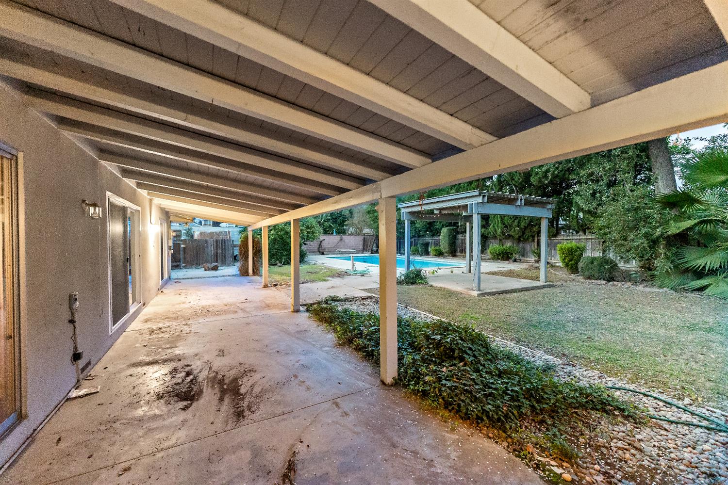 1630 W Robinwood Ln, Fresno, CA 93711