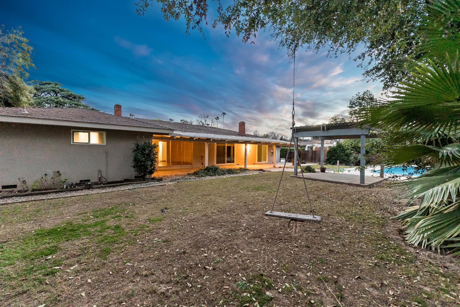 1630 W Robinwood Ln, Fresno, CA 93711