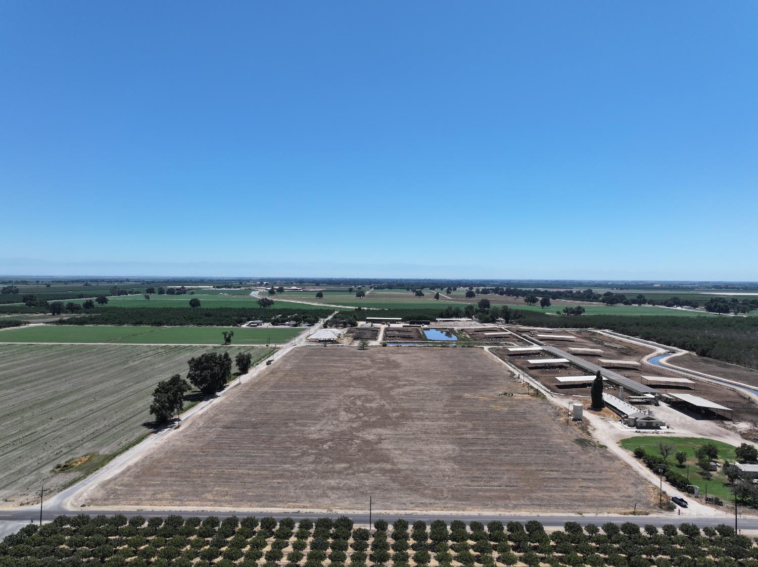 21600 Cedar Ave, Laton, CA 93242