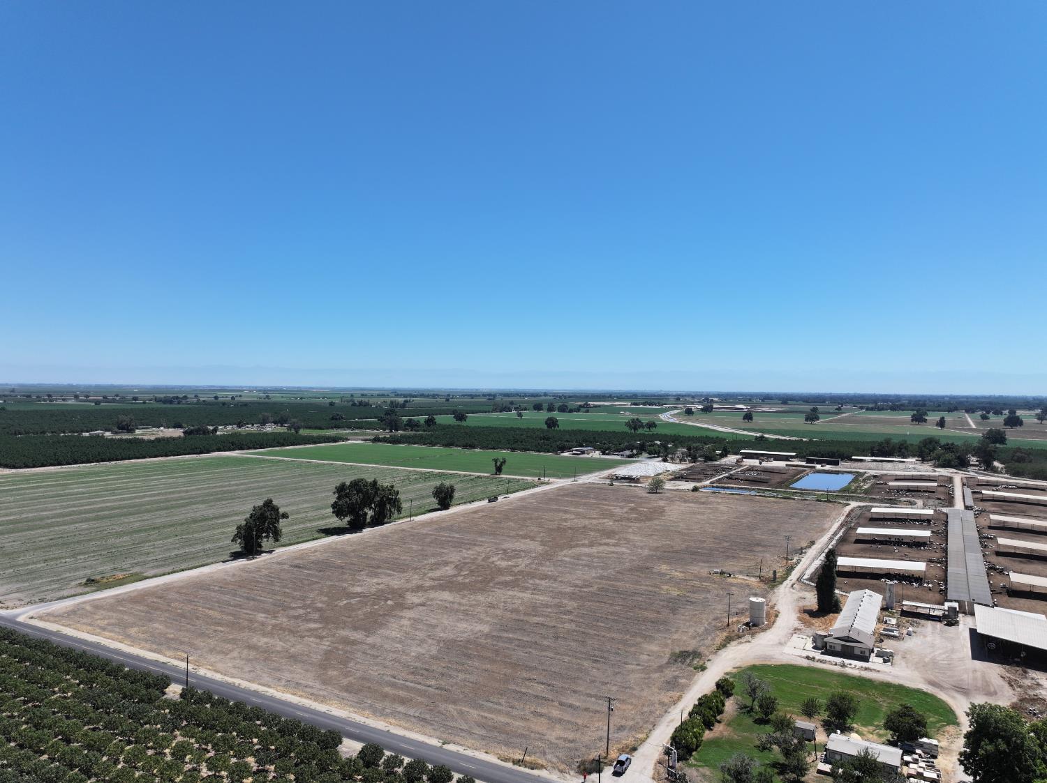 21600 Cedar Ave, Laton, CA 93242