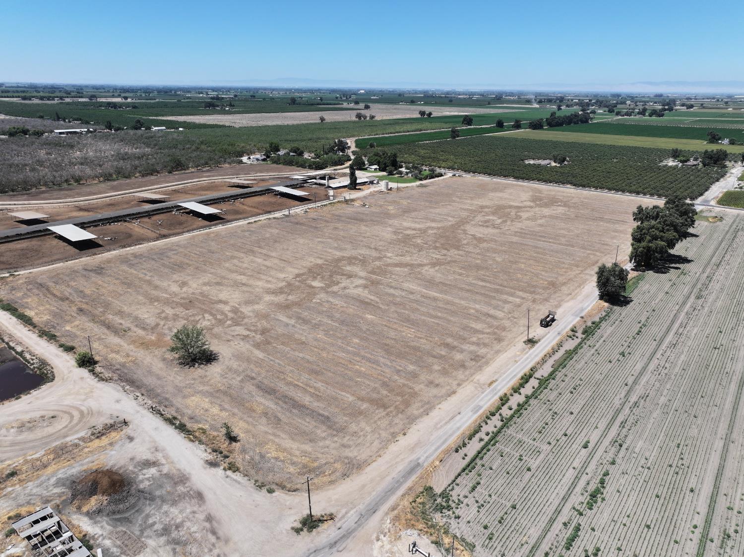 21600 Cedar Ave, Laton, CA 93242