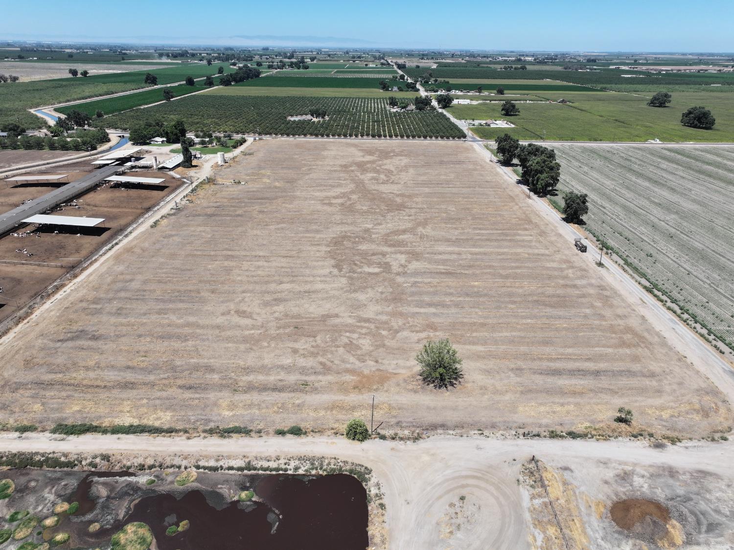 21600 Cedar Ave, Laton, CA 93242