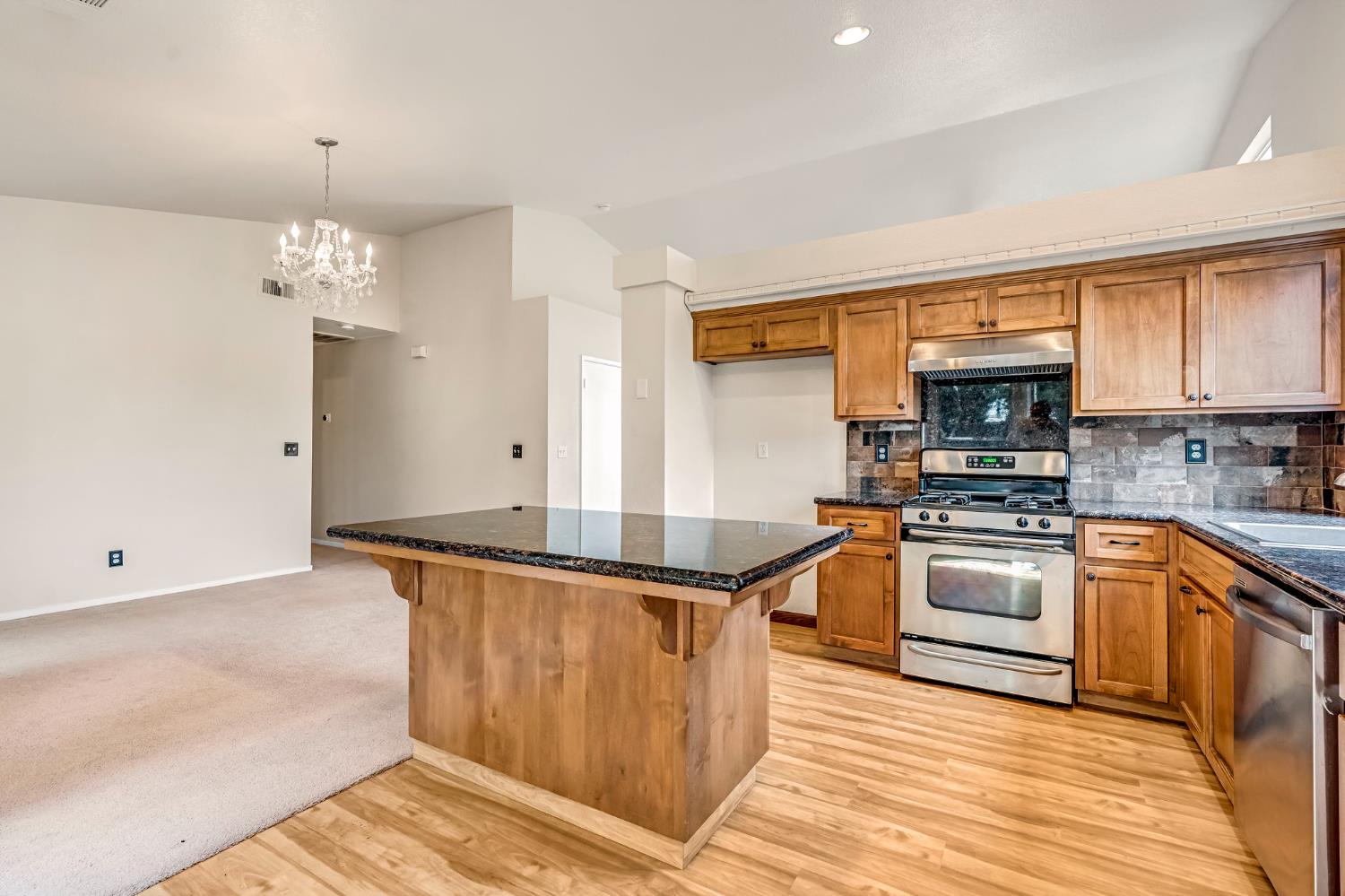 2746 Beverly Ave, Clovis, CA 93611