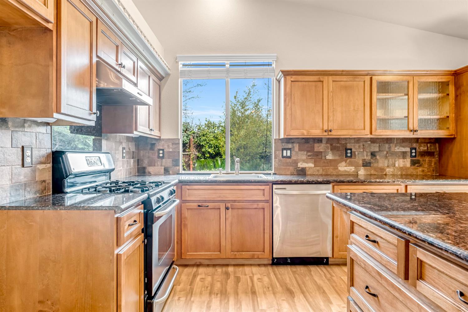 2746 Beverly Ave, Clovis, CA 93611